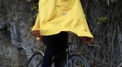 Cape De Pluie Vélo - Le Temps Des Grenouilles -Pas Cher VTT Magasin cape de pluie velo le temps des grenouilles 2