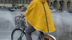 Cape De Pluie Vélo - Le Temps Des Grenouilles -Pas Cher VTT Magasin cape de pluie velo le temps des grenouilles 3